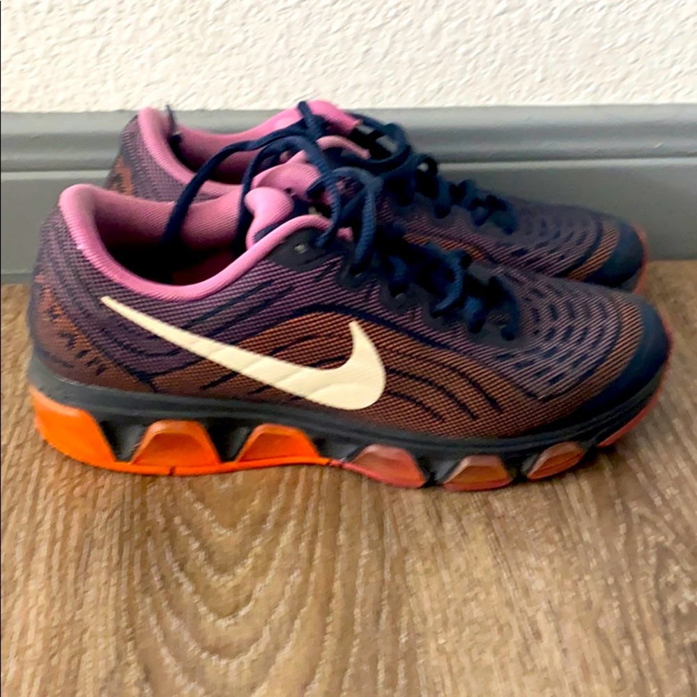 Nike women’s tennis shoes